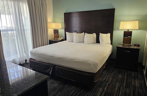 Florida Central Atlantic Coast Hotel | MONTREAL SUITES ORLANDO by IHG