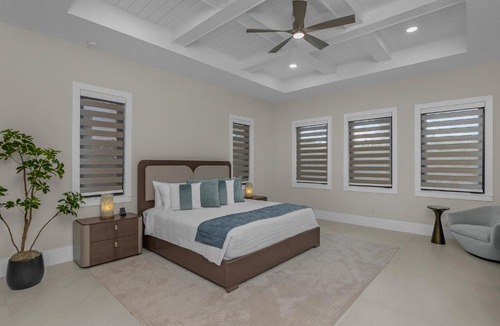 Central Naples Villa | Morningside Luxury Escape with Heated pool & Office place