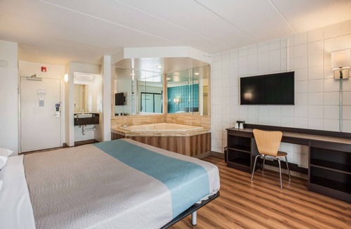 Somers Point Hotel | Motel 6 Somers Point, NJ - Ocean City - Wild Wood Beach