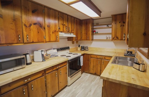Mount Dora Apartment | Mount Dora Charm - Cozy Stay at Local Brewery - Walking Distance to Downtown