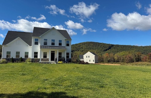 Changewater House | Mountain retreat luxury house for rent