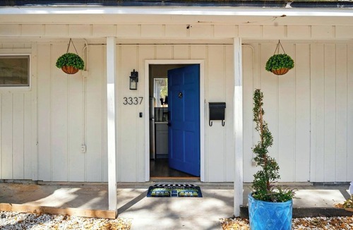 Murray Hill Apartment | Murray Hill Gem w/Kitchen, AC & Self Check-In