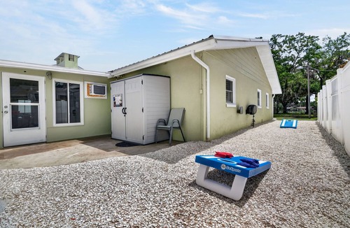 Crystal River House | My Scallop Inn - Waterfront Home on Kings Bay! Kayaks included.