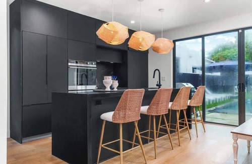 Buena Vista House | Mykonos Luxe, Pool, BBQ, Gated, Design District
