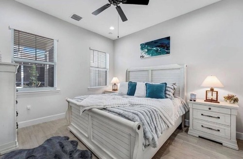 Naples Cottage | Naples Luxury Cottage-Stylish 2BR in Premier Luxury Community