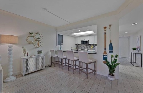 Palm River Estates Condo | Naples Paradise Condo – Resort Pool + Prime Location