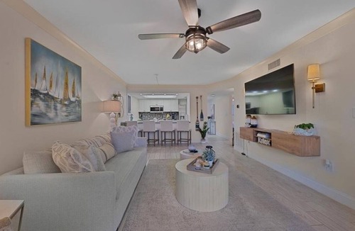 Palm River Estates Condo | Naples Paradise Condo – Resort Pool + Prime Location