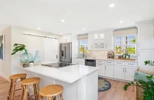 Park Shore Condo | Naples/Parkshore 2 bedroom/2 bath condo with garage. Less than 1 mile to beach.