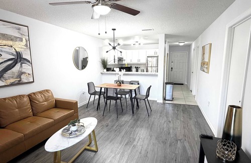 Titusville Apartment | NASA area, pool, gym, BBQ, *no pet fee* LCO @ 6 pm