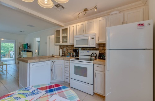 Nobleton Cottage | NATURE LOVERS' RETREAT! RELAX - EXPLORE AT YOUR RIVERSIDE DOOR.