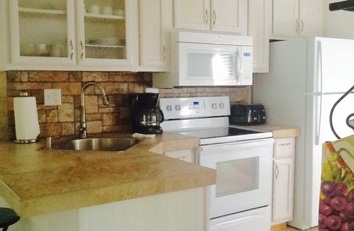 Nobleton Cottage | NATURE LOVERS' RETREAT! RELAX - EXPLORE AT YOUR RIVERSIDE DOOR.
