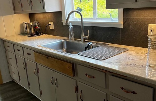 West Hurley House | Nature Mountain Retreat with Outdoor Hot Tub and Sauna Spa Experience