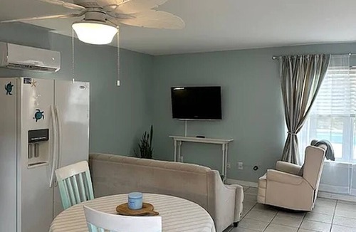 Navarre House | Navarre Poolside Retreat- Boat Friendly- 8 mins to Navarre Beach