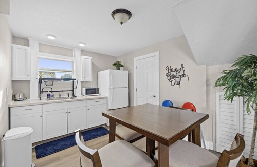 Memphis House | Near AMI Retreat Heated Pool Cinema Marina 4BD