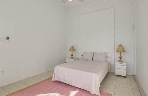 Ruskin Apartment | Near Apollo Beach! Bright Apt w/Essentials