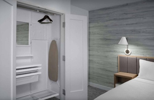 Biggar Hotel | Near Gulf Coast Town Center | Pool, Free Breakfast + Kitchen
