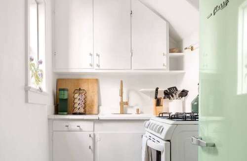 Harleston Village Apartment | NEW 1BR Charming Guesthouse Near King St Walk to Historic District 30+ Stays