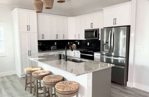 Hills T P House | New 3b-2bath home with big private heated pool and hot tub, steps to the beach.