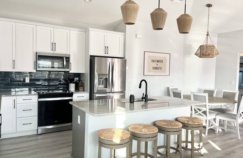 Hills T P House | New 3b-2bath home with big private heated pool and hot tub, steps to the beach.