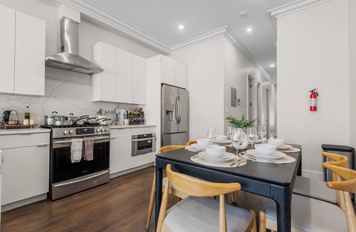 McGinley Square House | NEW! 3BR/2.5 Bath/15min-NYC/5min-PATH Train, Yard, Gameroom, Parking- SLEEPS 12