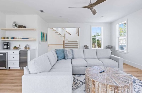 Treetop House | New 4BR Home | Pool | Elevator | 8 Bikes