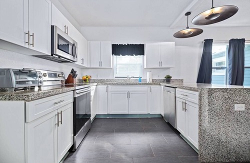 Tampa Heights House | [NEW] 6BR Pool Villa | Sleeps 16 | Near Downtown