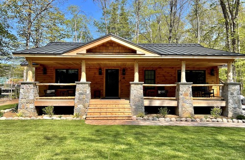 Town of Webb Cabin | NEW ADIRONDACK LUXURY CABIN WITH YEAR-ROUND HEATED PLUNGE POOL