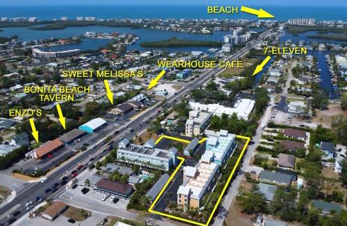 Bonita Shores Hotel | NEW Beach Studio with Queen Bed
