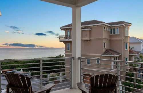 Seawalk Circle House | NEW "Bikinis & Martinis" Private Pool,Gulf Views, Bikes, LSV
