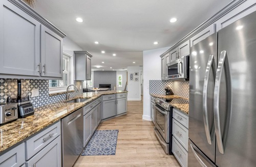 Bay Isle House | NEW! Brisas Del Mar | Private Pool with Spa, Guest House, Near Siesta Key Beach