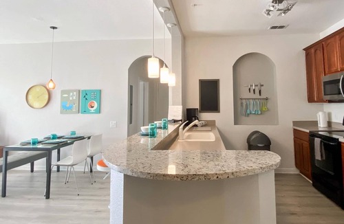 Florida Central Atlantic Coast Condo | New! Charming Vista Cay Lakeview Treasure Next to Pool Near parks & Conventions