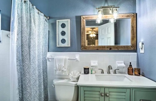 South Pinellas Community Council House | NEW! Cheerful bungalow with hot tub near beaches
