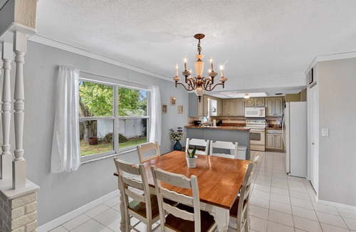 Kingswood House | NEW! Chelsea Way Getaway Bright 4BR Family Retreat