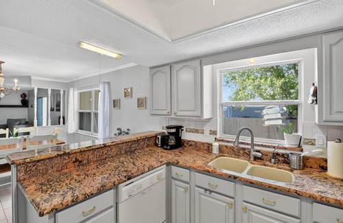 Kingswood House | NEW! Chelsea Way Getaway Bright 4BR Family Retreat