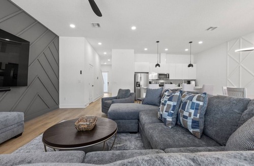 Tampa Villa | NEW! Columbus Cabana - Immaculate Home In Old West Tampa. Close to Ray-J