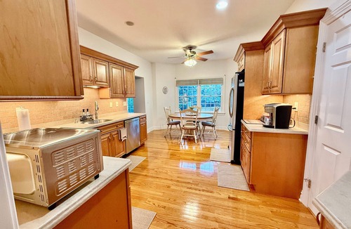 Mountainside House | NEW" Cozy pristine home in Union County NJ, Mins to NYC free coffee, Smart Tvs