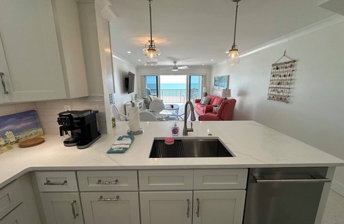 Fort Myers Beach Condo | New Gulf Front Pent House 2-bedroom condo on beautiful Fort Myers Beach