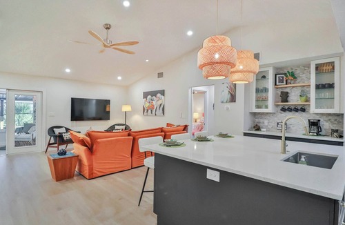 Interchange Square House | NEW: Heated Pool, Dock, Kayaks - Gorgeous Home