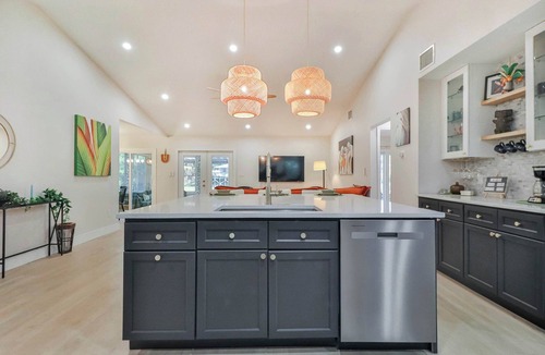 Interchange Square House | NEW: Heated Pool, Dock, Kayaks - Gorgeous Home