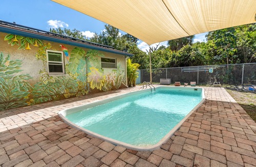 Pinellas Park House | *NEW* HEATED POOL & Jacuzzi! Foosball! King Bed!