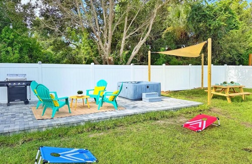 Port Orange House | NEW !Hot Tub! Sunshine-Up 6 Guests-Private Backyard
