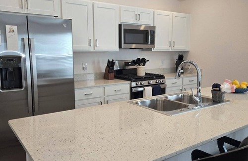 Candler House | New in The Villages. Front screened porch. 2-king beds. Eastport. Dog friendly.