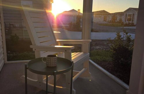 Candler House | New in The Villages. Front screened porch. 2-king beds. Eastport. Dog friendly.