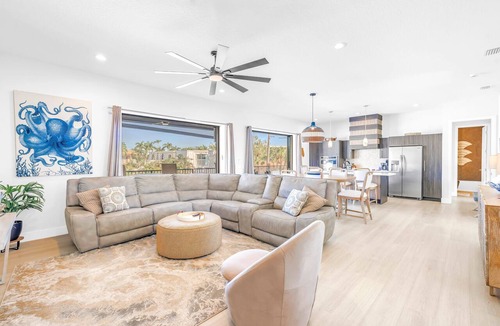 Siesta Key Condo | NEW LISTING! Gertrude's | Resort-like home & pool, 500ft to Beach!