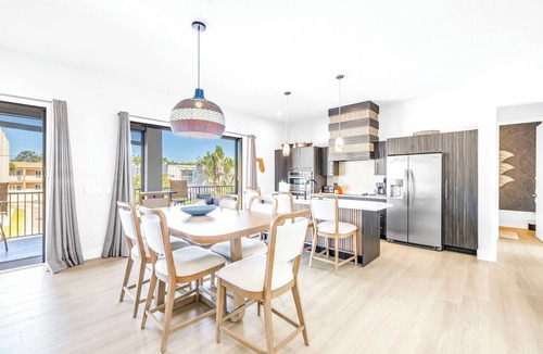 Siesta Key Condo | NEW LISTING! Gertrude's | Resort-like home & pool, 500ft to Beach!