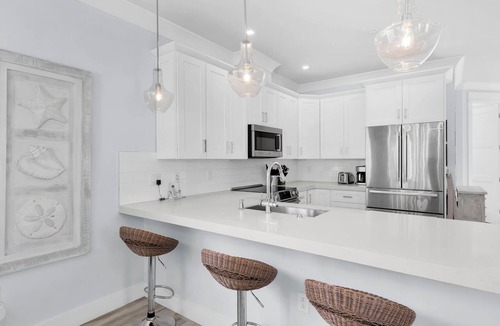 Upper Matecumbe Key House | NEW LISTING! | Walkable Islamorada Townhome with Private Pool & Dockage