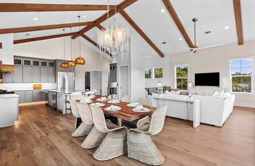 Gulfview Heights House | New, Loaded! 6-Seater LSV, 6 Bikes, Private Pool, Walk to Beach!