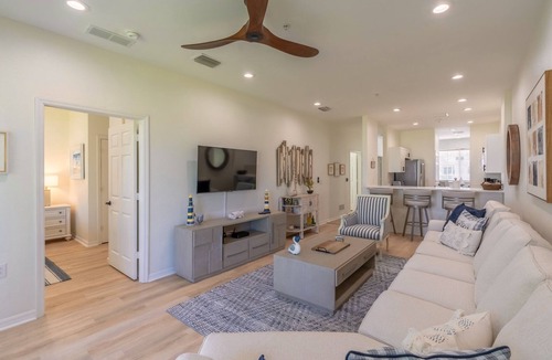 Naples Condo | NEW Luxury 3 BR Greenlinks Condo totally remodeled! Sleeps 8!