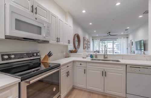 Naples Condo | NEW Luxury 3 BR Greenlinks Condo totally remodeled! Sleeps 8!