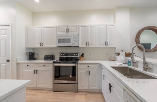 Naples Condo | NEW Luxury 3 BR Greenlinks Condo totally remodeled! Sleeps 8!